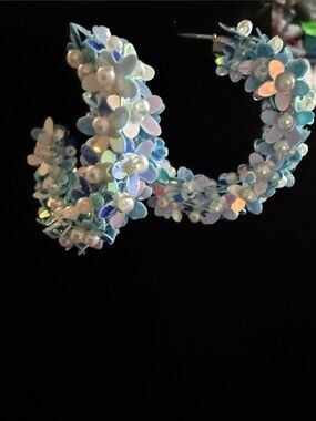 NWOT Women’s 2” Floral Sequin Hoop Earrings in Iridescent Blue with pearls
